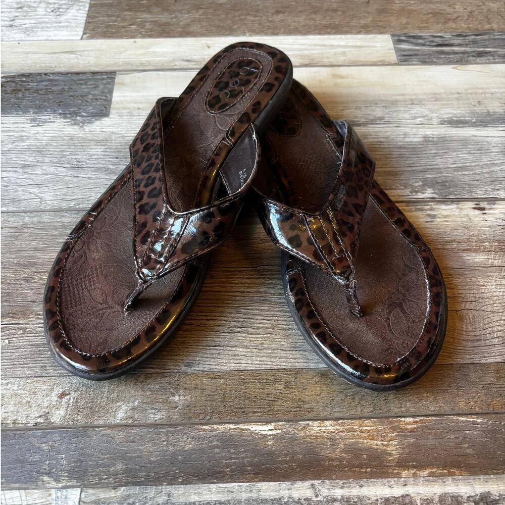 B.O.C Born Concept Sandals Flip Flop Animal Print Brown Sz 8M CA7252 CHC12 *flaw